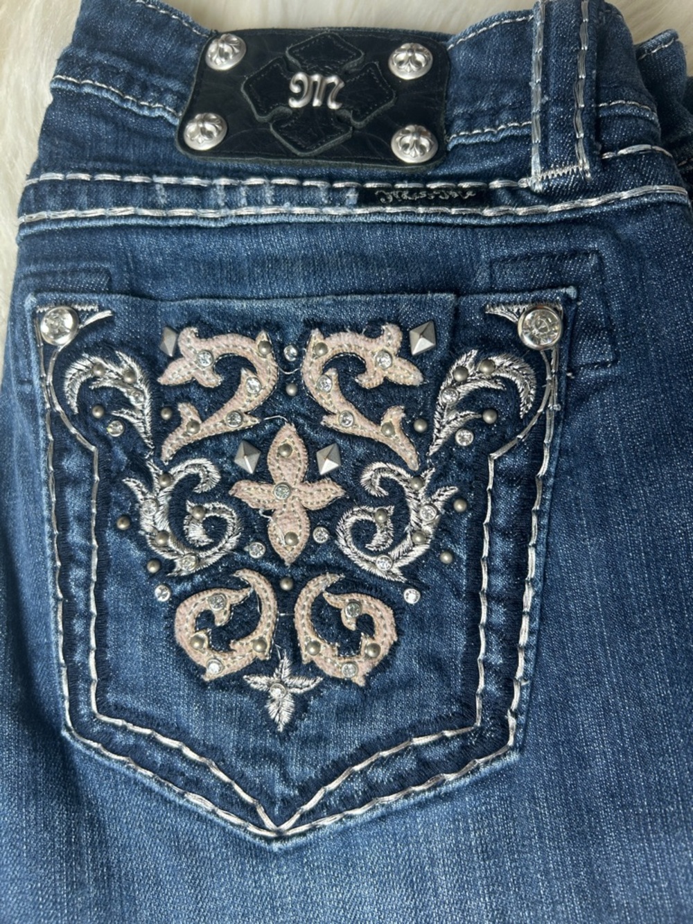 Miss Me Jeans Women's Size 31 Boot Cut Jeans Embroidered Blinged Out Pockets